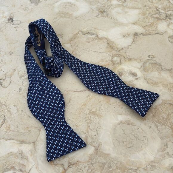 NWT Brooks Brothers 100% Silk Bow Tie - Picture 1 of 6